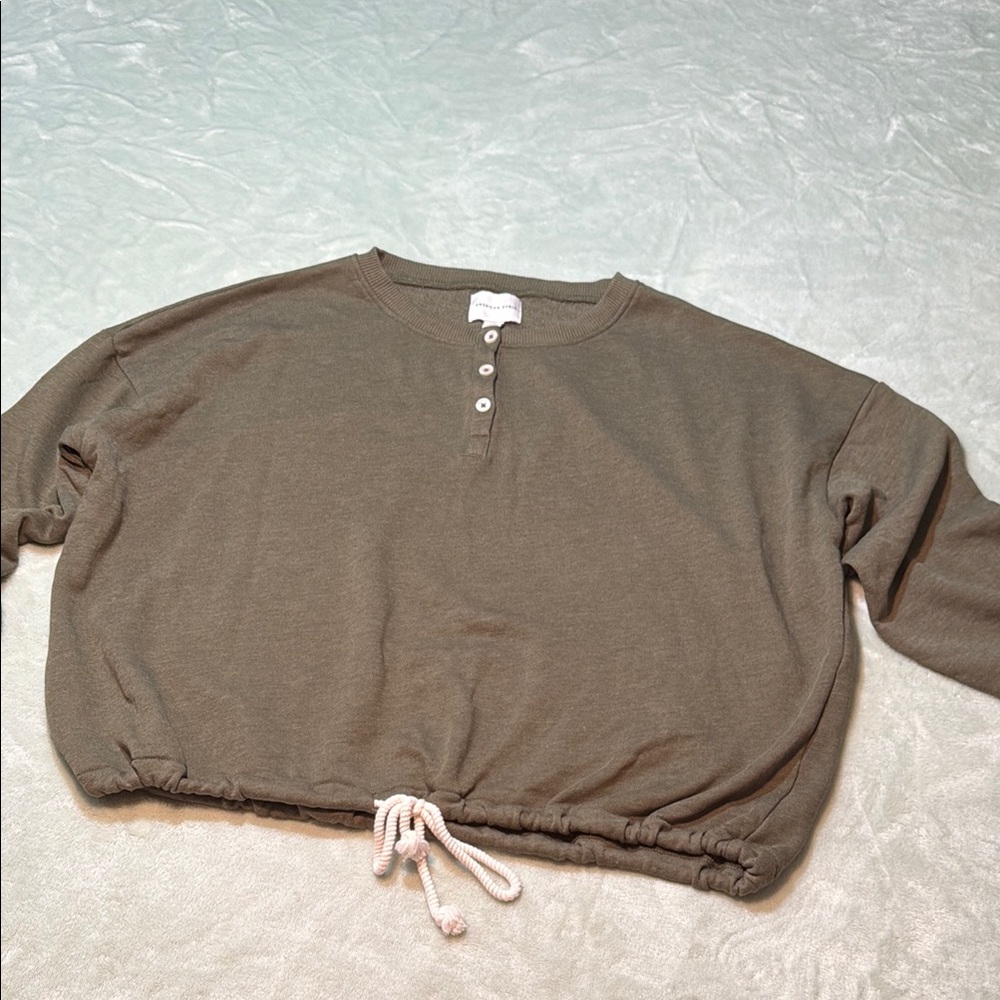 Casual Olive Green Cropped Sweatshirt three quarter sleeve. EUC. Size S.